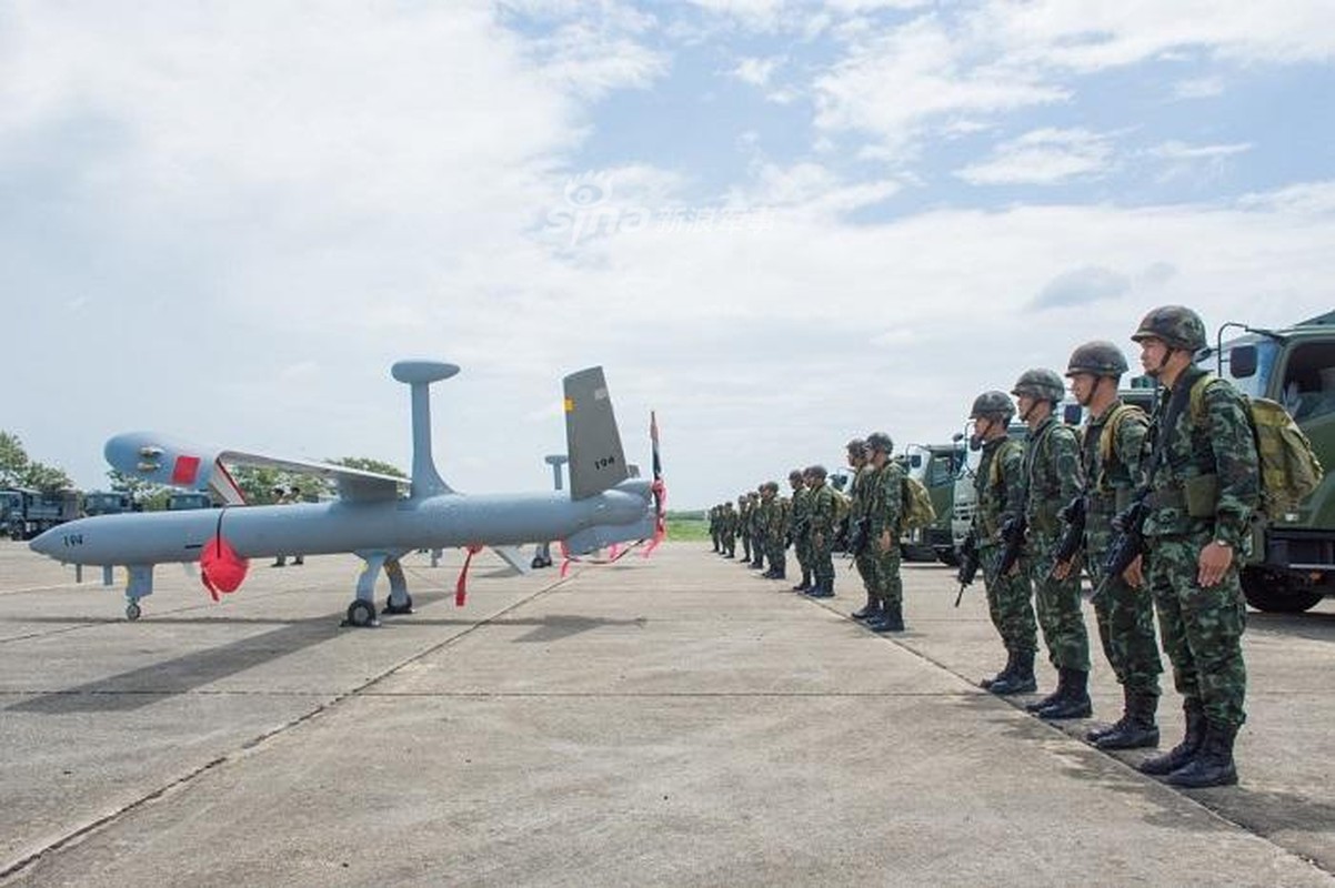 Dang gom may bay khong nguoi lai cuc khung Philippines mua tu Israel-Hinh-2