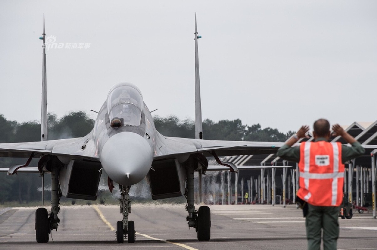 Su-30 cua An Do co gi hon Rafale ma phi cong Phap 