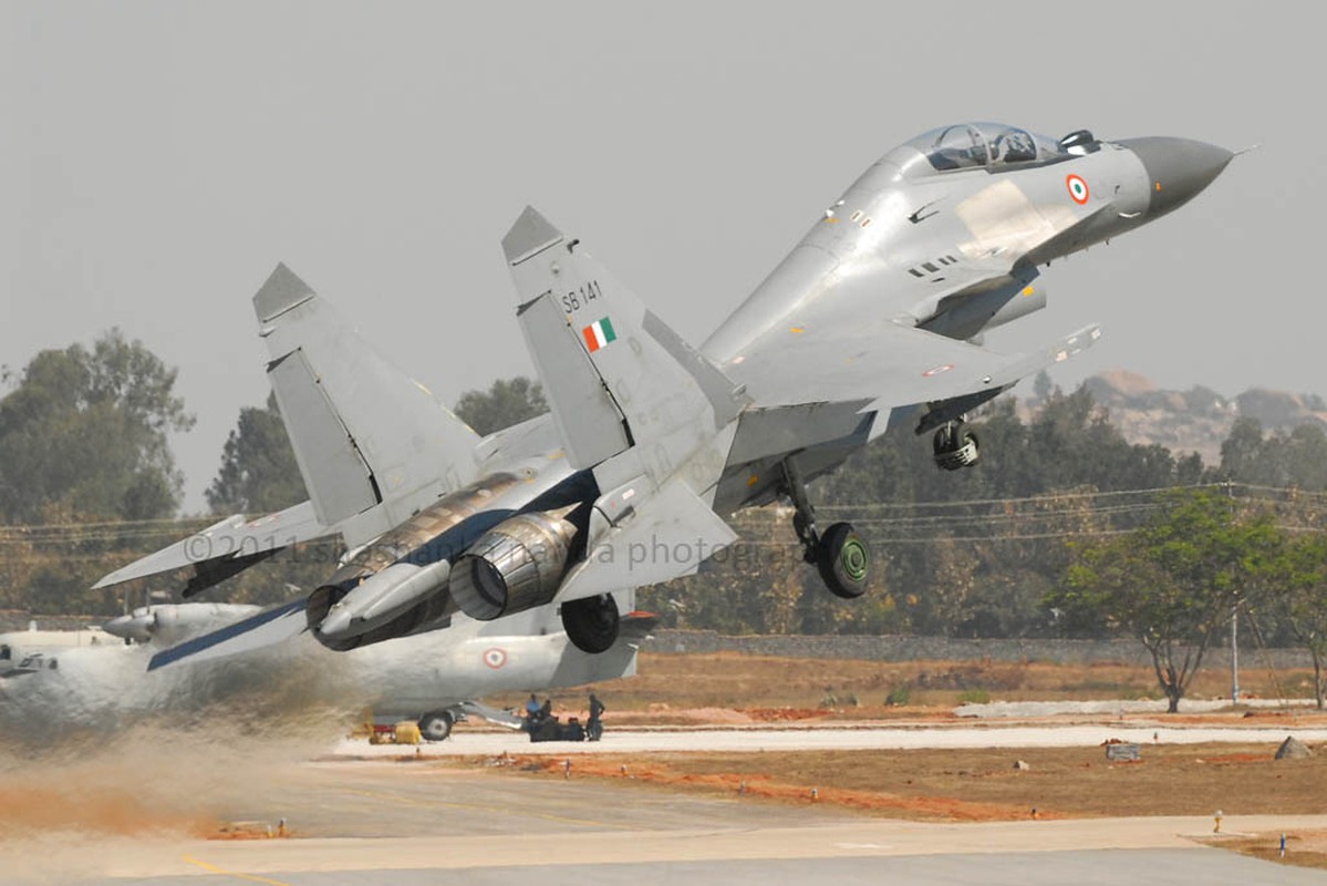 An Do mua cung luc 18 tiem kich, lai la Su-30MKI duoc xuong ten-Hinh-7