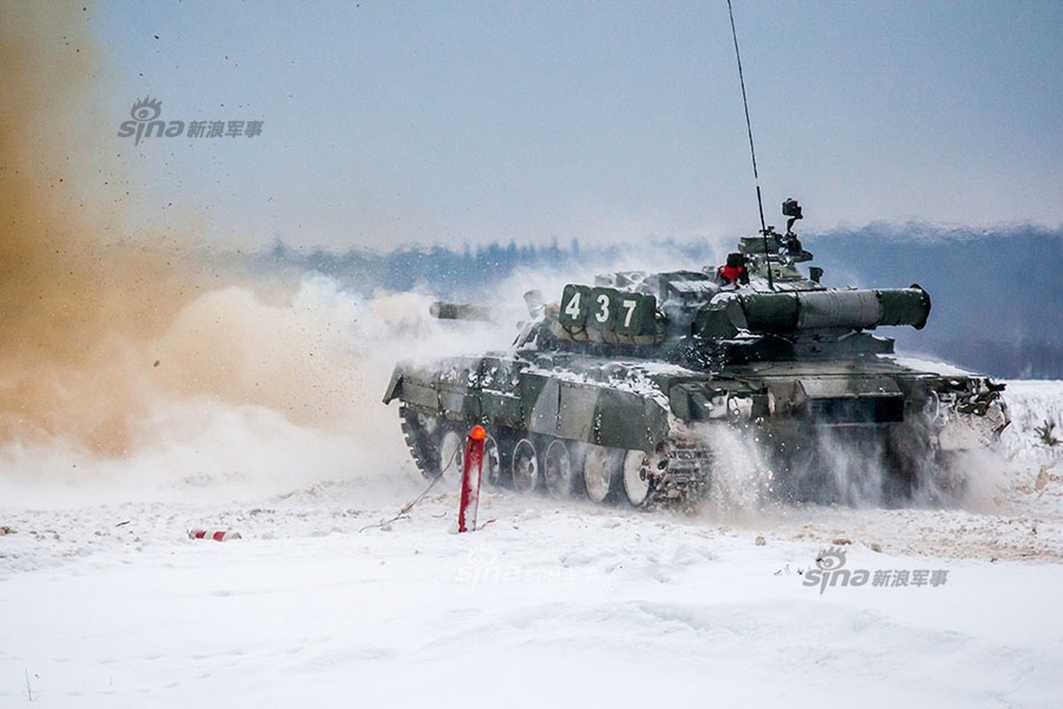 Nga mang T-80 cung kip lai nu tham gia dua tang Tank Biathlon-Hinh-7
