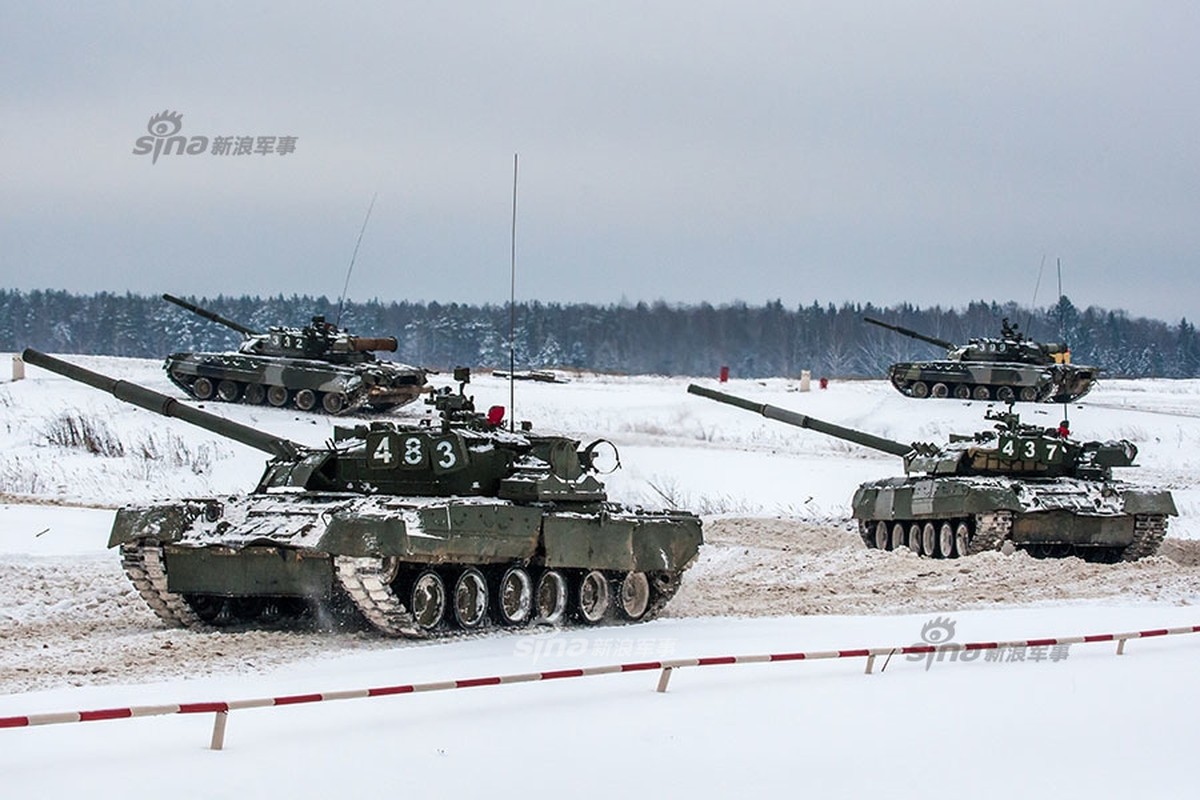 Nga mang T-80 cung kip lai nu tham gia dua tang Tank Biathlon-Hinh-9