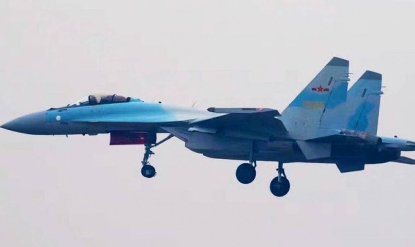 Can canh chien dau co Su-35 Trung Quoc moi dua vao bien Dong-Hinh-3