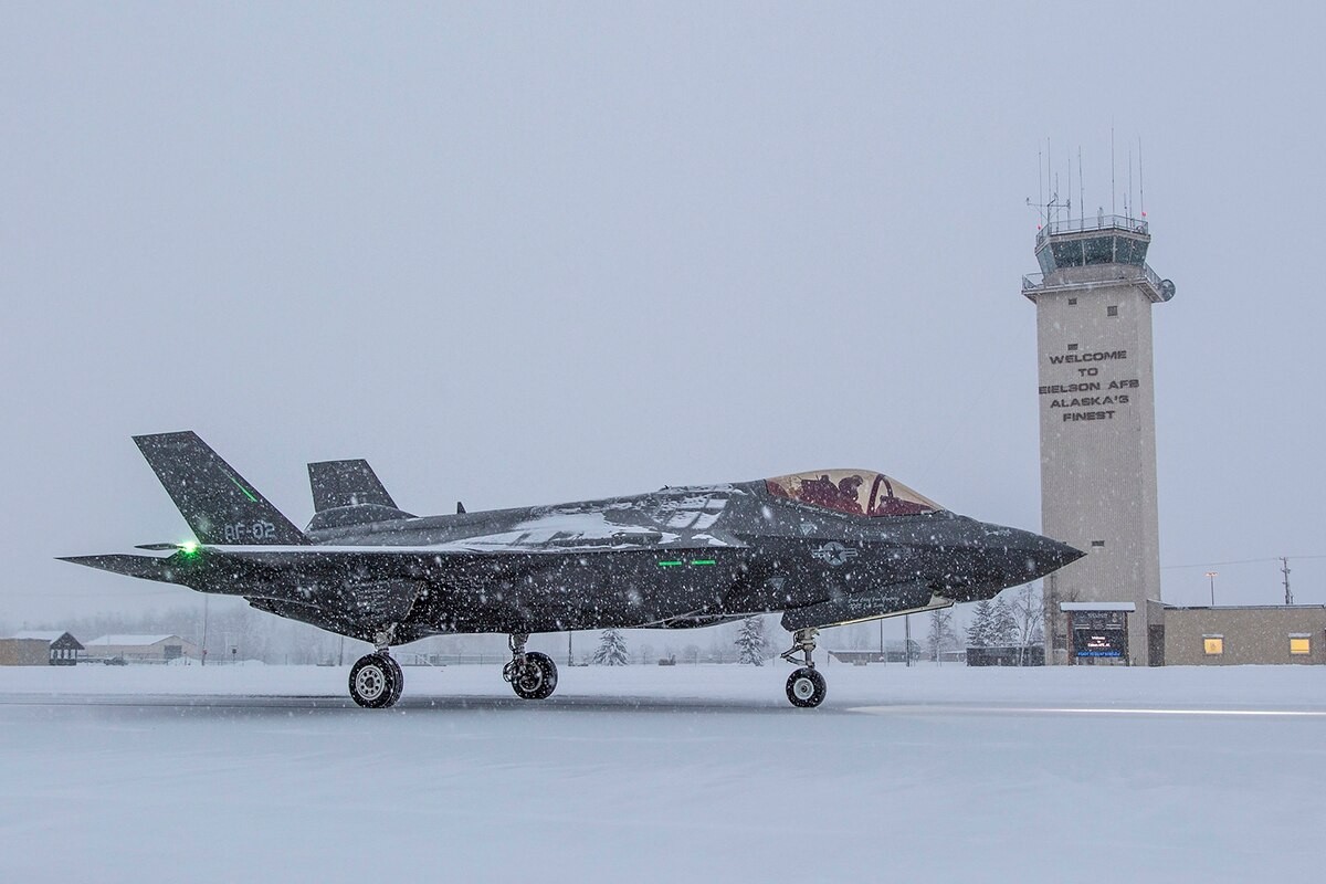 Ngo ngang chien dau co F-22 va F-16 sanh doi o “dia dau to quoc”-Hinh-6