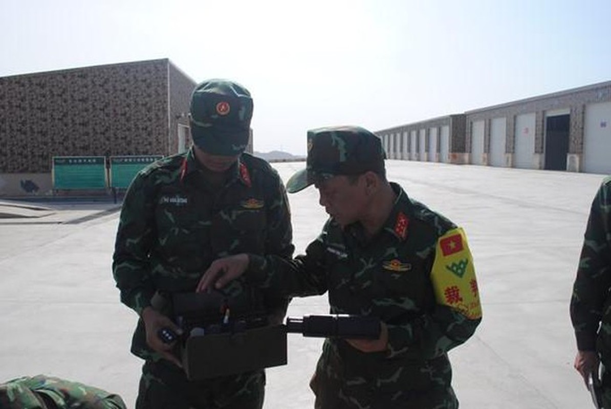 Tu hao huy chuong dau tien cua tuyen Hoa hoc Viet Nam tai Army Games-Hinh-9
