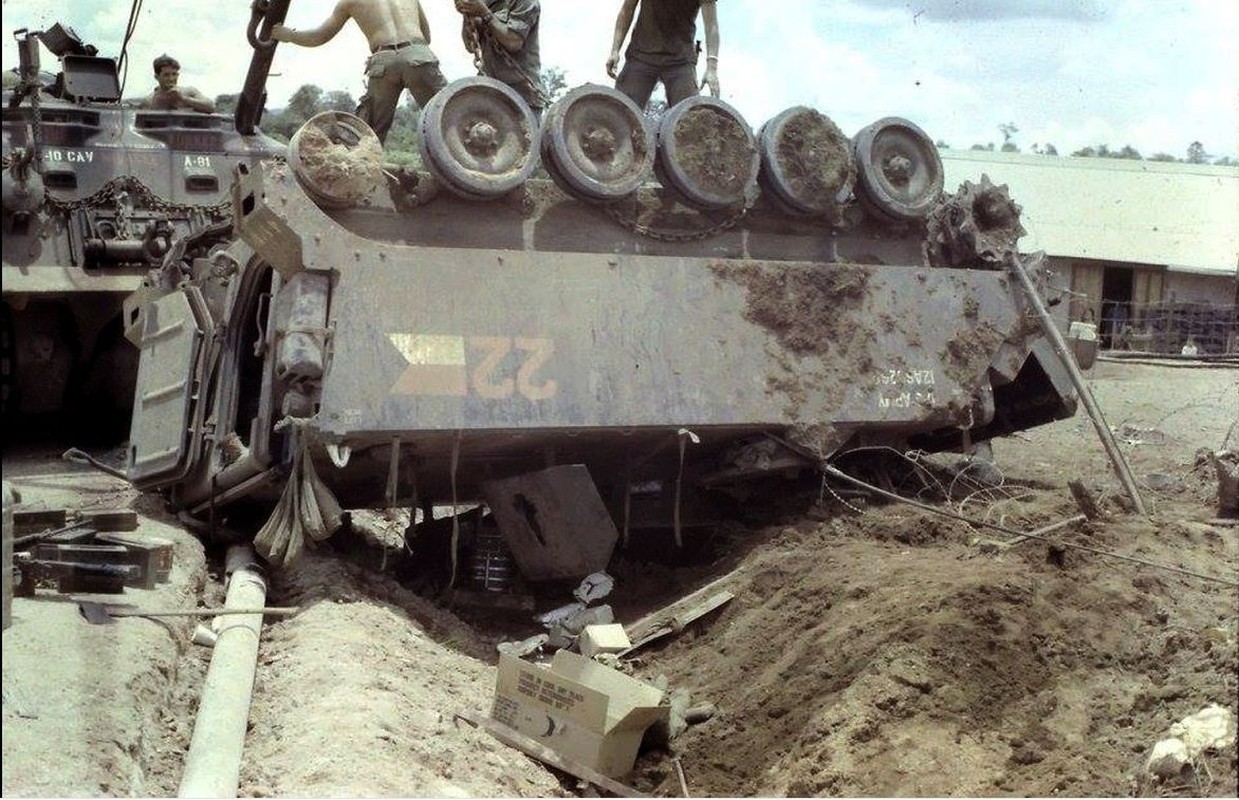 Tham canh thiet giap M113 My khi gap hoa luc quan giai phong-Hinh-9