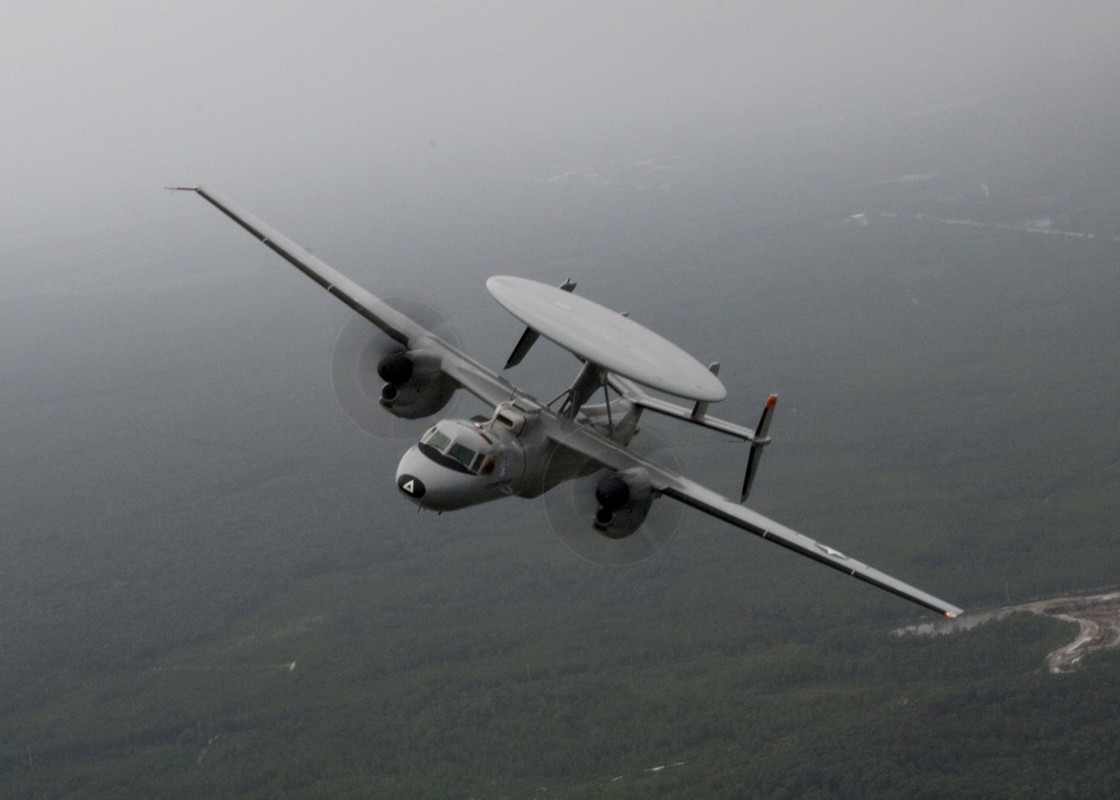 E-2D Hawkeye ha canh loi gay tai nan, thiet hai hon 2 trieu USD-Hinh-2