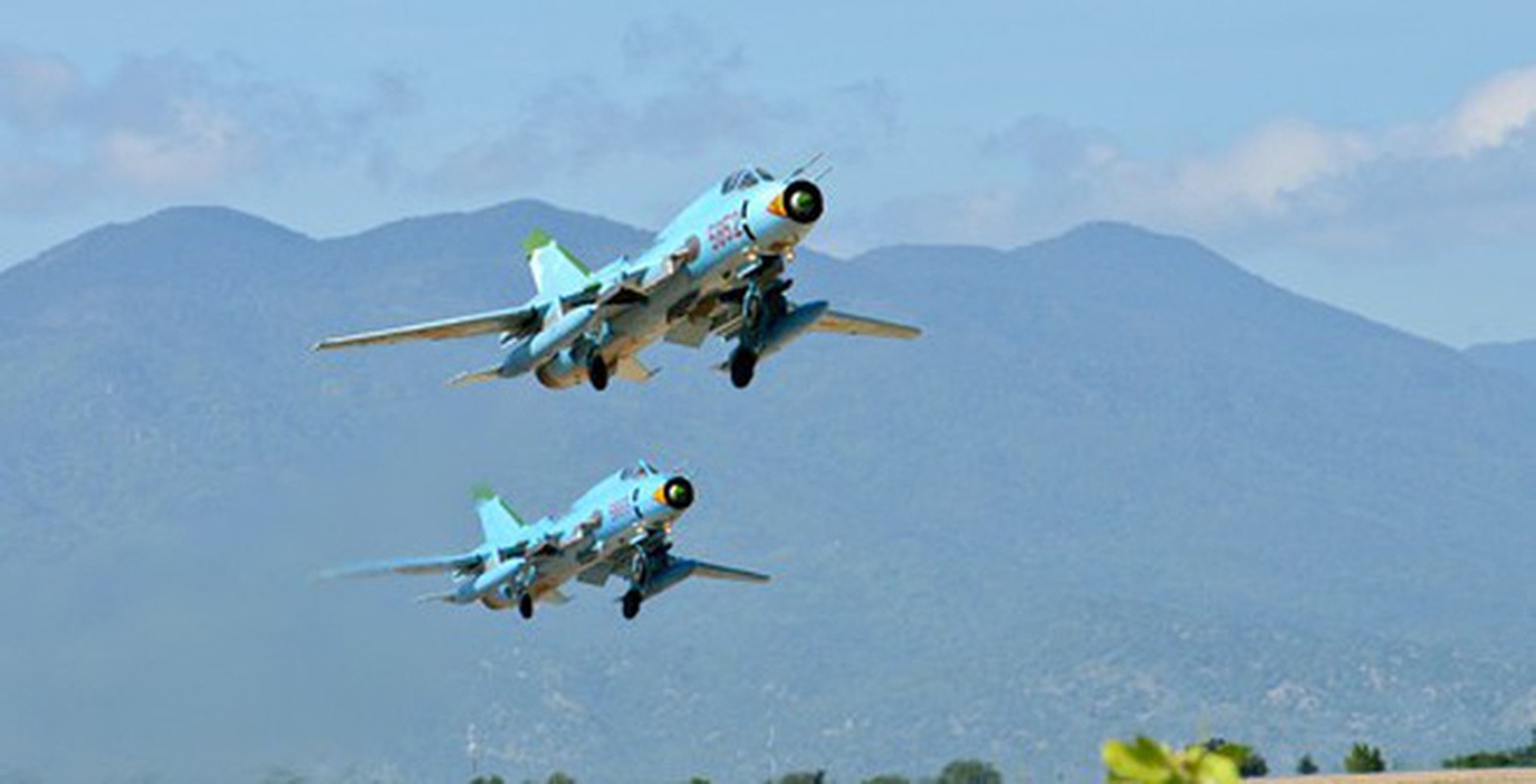 Anh hiem: Su-22M4 Viet Nam tuan tra phong khong voi ten lua R-60 AA-8 Aphid-Hinh-5