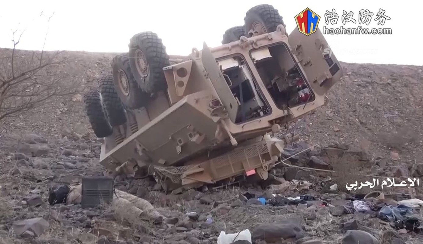 Phien quan Houthi phuc kich du doi, thiet giap LAV cua Saudi Arabia tan nat-Hinh-2