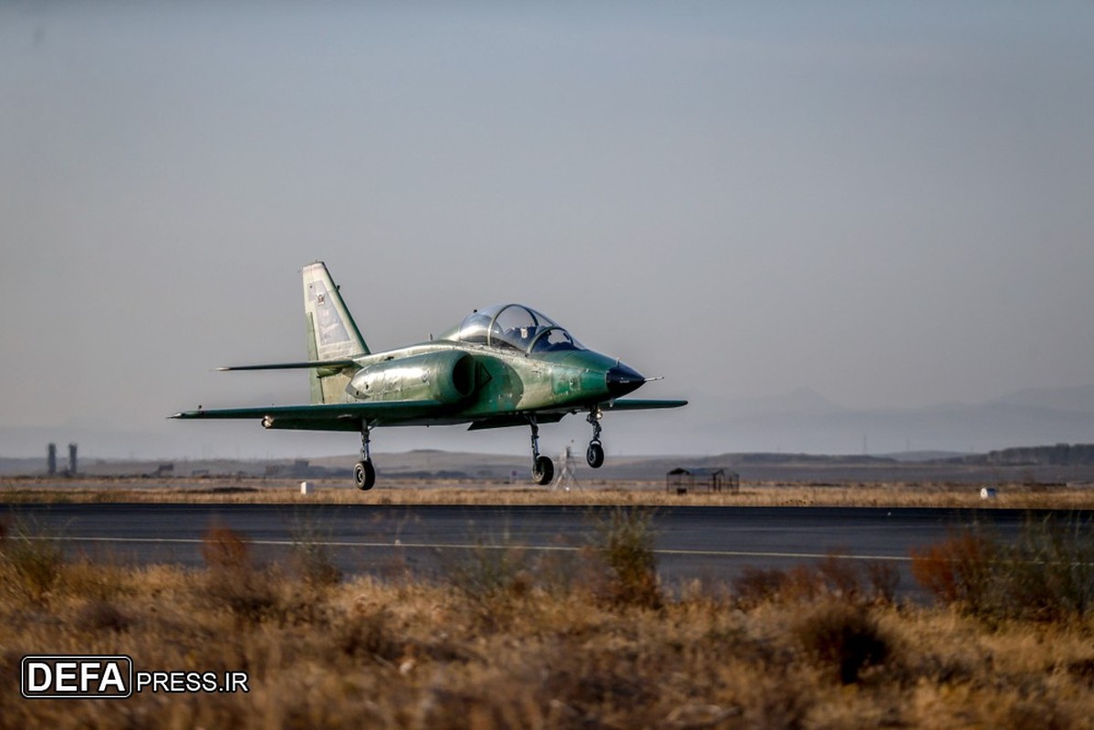 Khong quan Iran huan luyen phi cong bang may bay giong het F-5 My