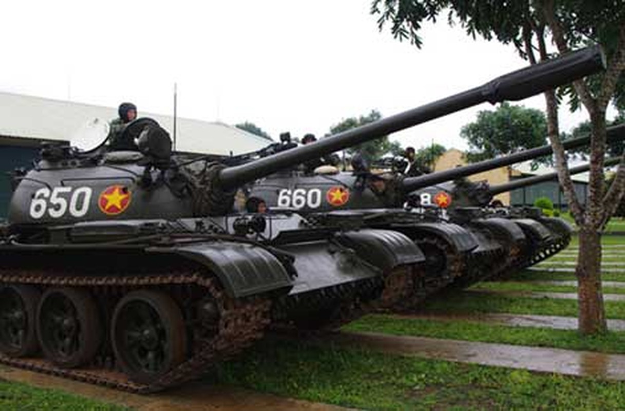Phan biet hai xe tang huyen thoai T-54 va T-55 trong bien che Viet Nam-Hinh-3