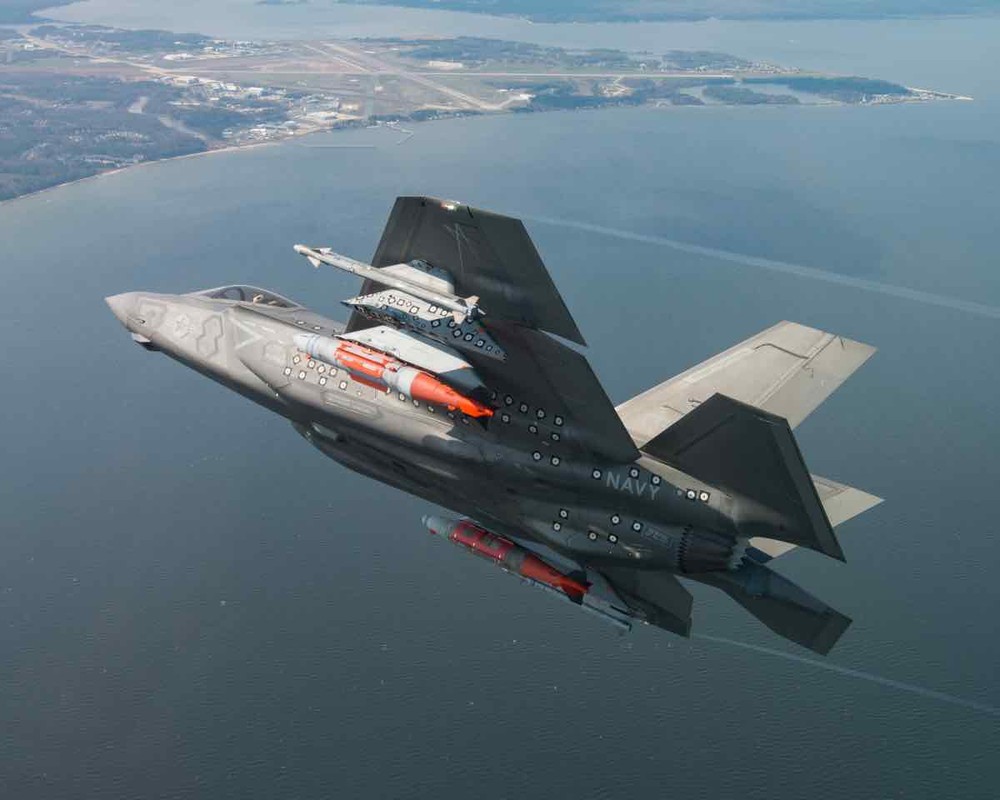 F-35B bat 