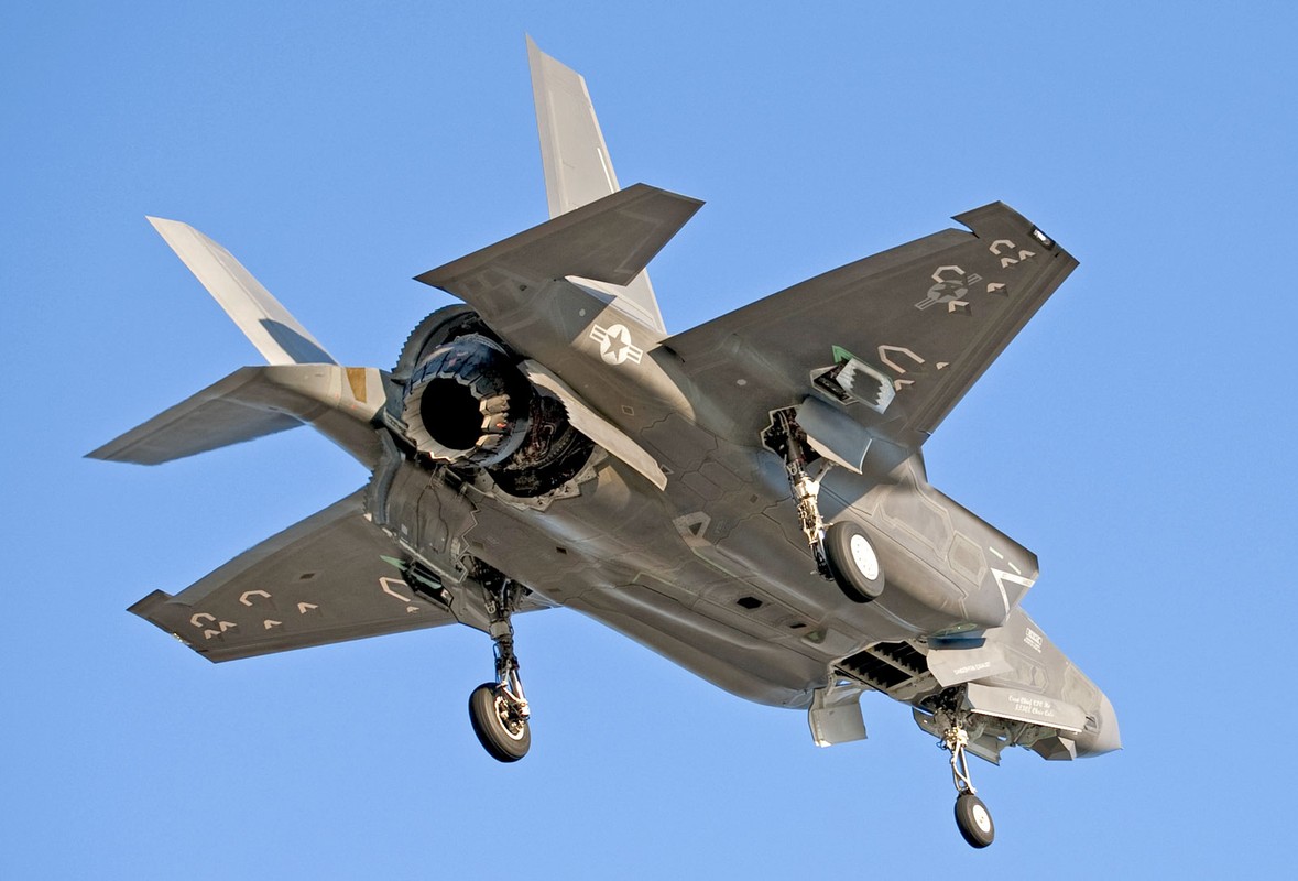 F-35B bat 