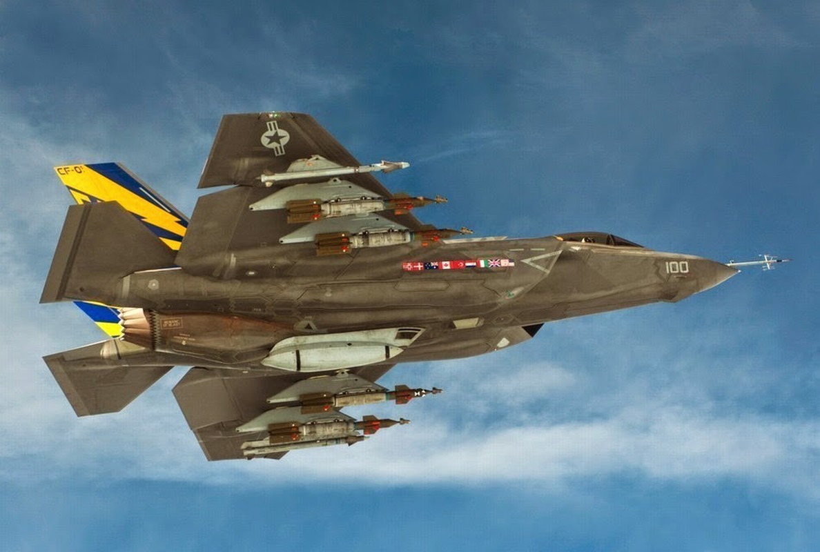 F-35 mang nhieu vu khi an dut Su-35, Su-57 Nga khi tro thanh 