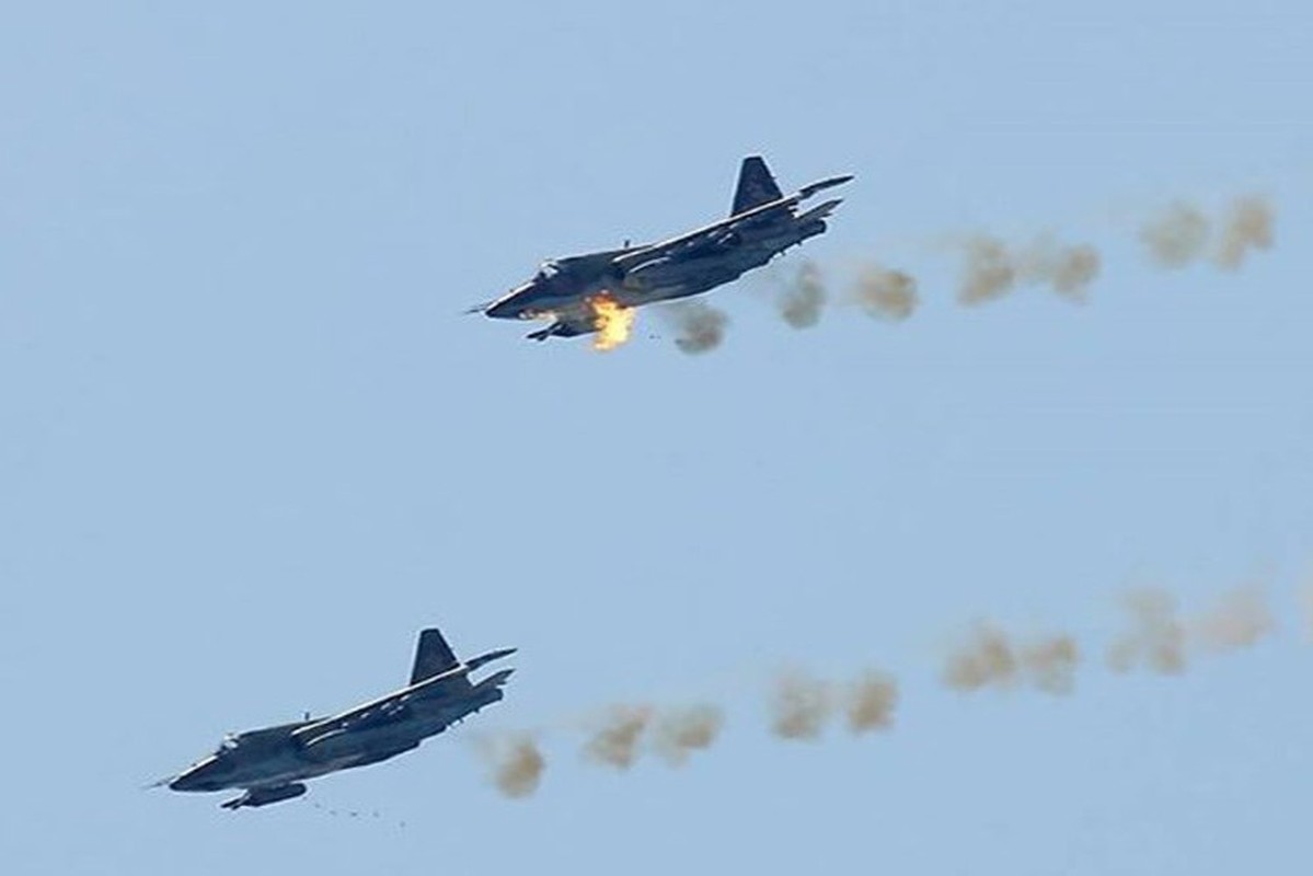 Su-25 san sang doi bom neu luc luong quan canh Nga bi tan cong-Hinh-11