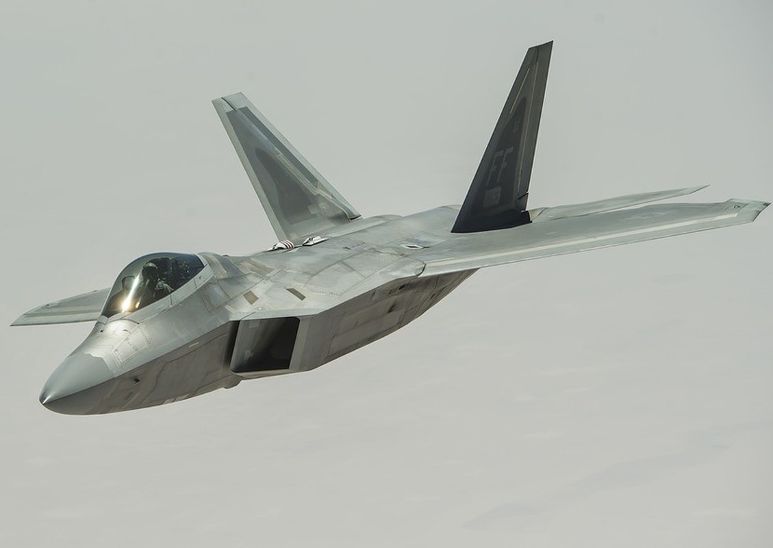 Tiem kich F-22 My tung ap sat F-4 Iran, duoi F-4 