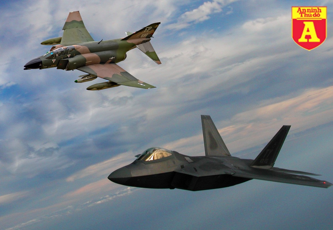 Tiem kich F-22 My tung ap sat F-4 Iran, duoi F-4 