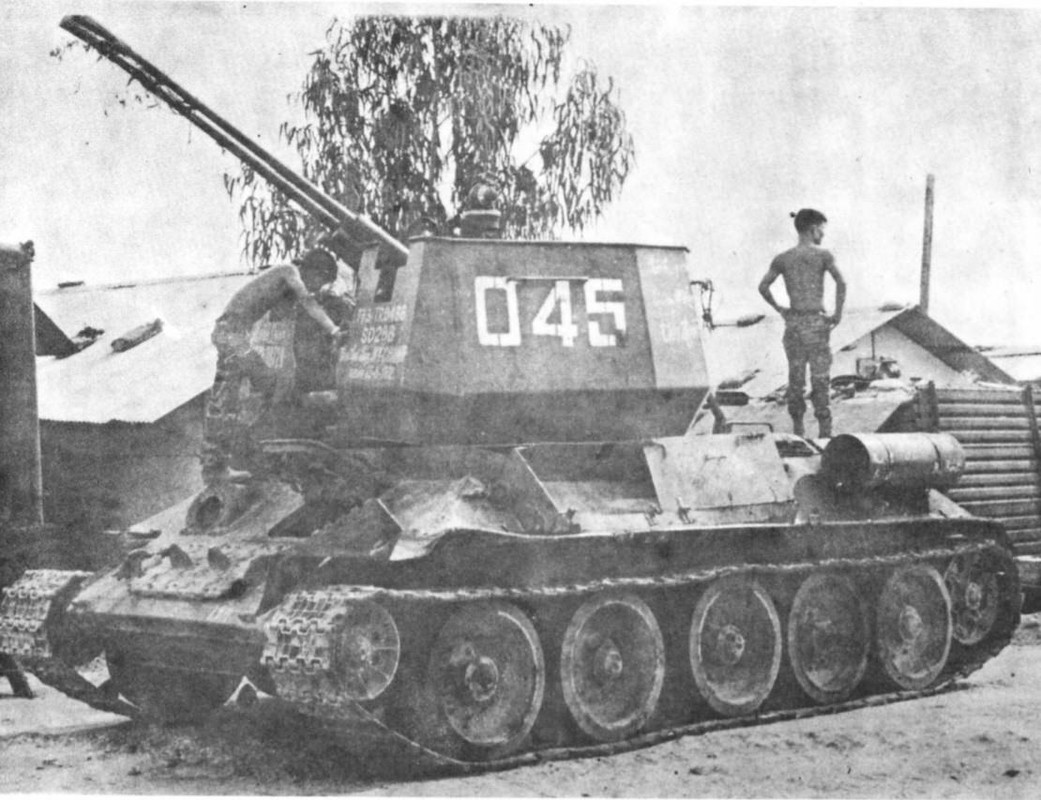 Viet Nam tung cai bien xe tang T-34 thanh… phao phong khong tu hanh-Hinh-4