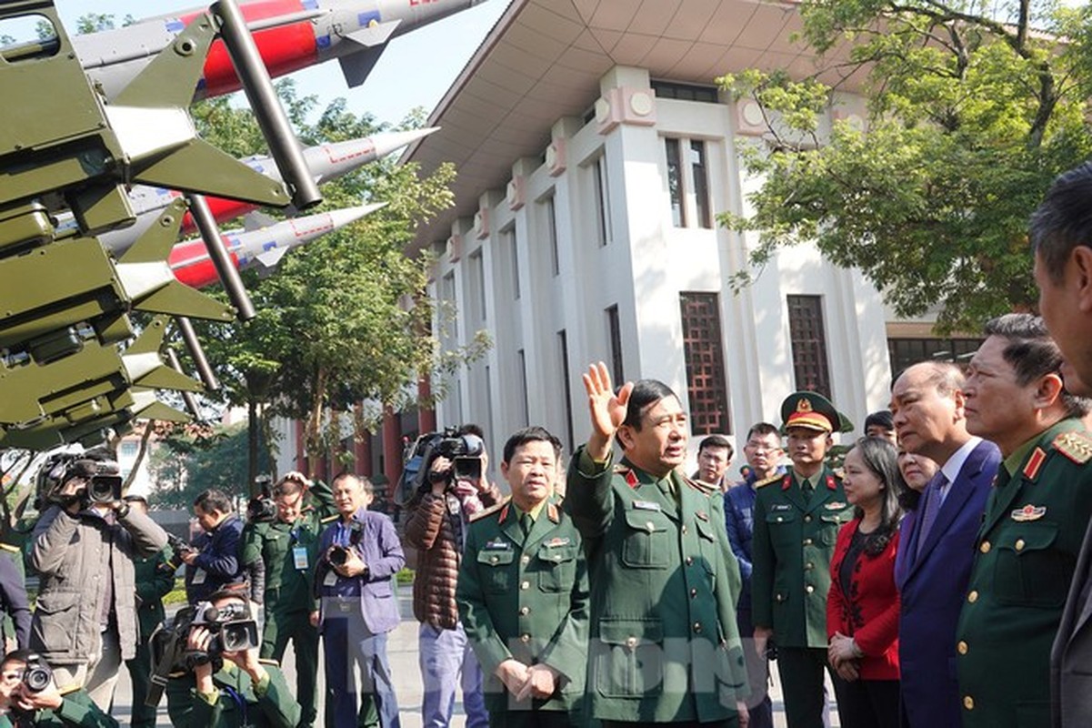 Sieu tang T-90, ten lua S-125, tau Yet Kieu... bat ngo xuat hien giua long Ha Noi-Hinh-10