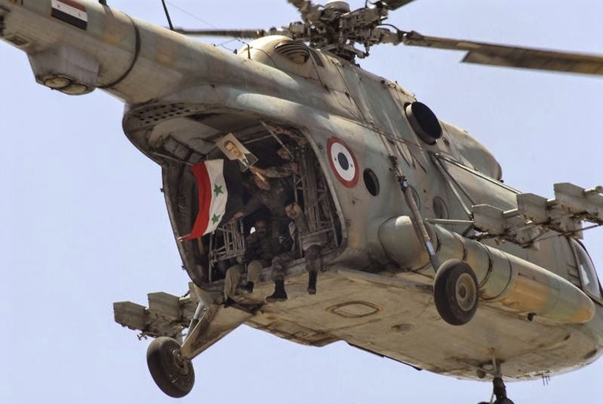 Giay phut truc thang Mi-17 Syria 