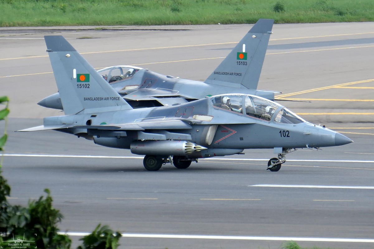 Sau Yak-130, Viet Nam co mua tiep may bay huan luyen canh nguoc SR-10?-Hinh-12