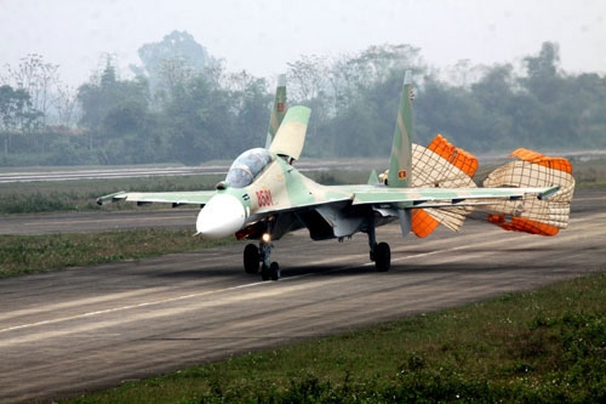 So luong tiem kich Su-30MK2 Trung Quoc so huu lieu co bang Viet Nam?-Hinh-12