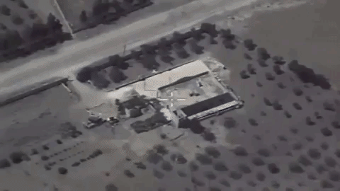 Khong quan Nga cho Su-24 nem bom thang dau phien quan, yem tro linh Assad-Hinh-15