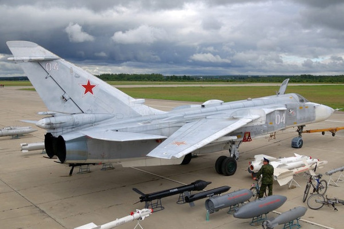 Khong quan Nga cho Su-24 nem bom thang dau phien quan, yem tro linh Assad-Hinh-22