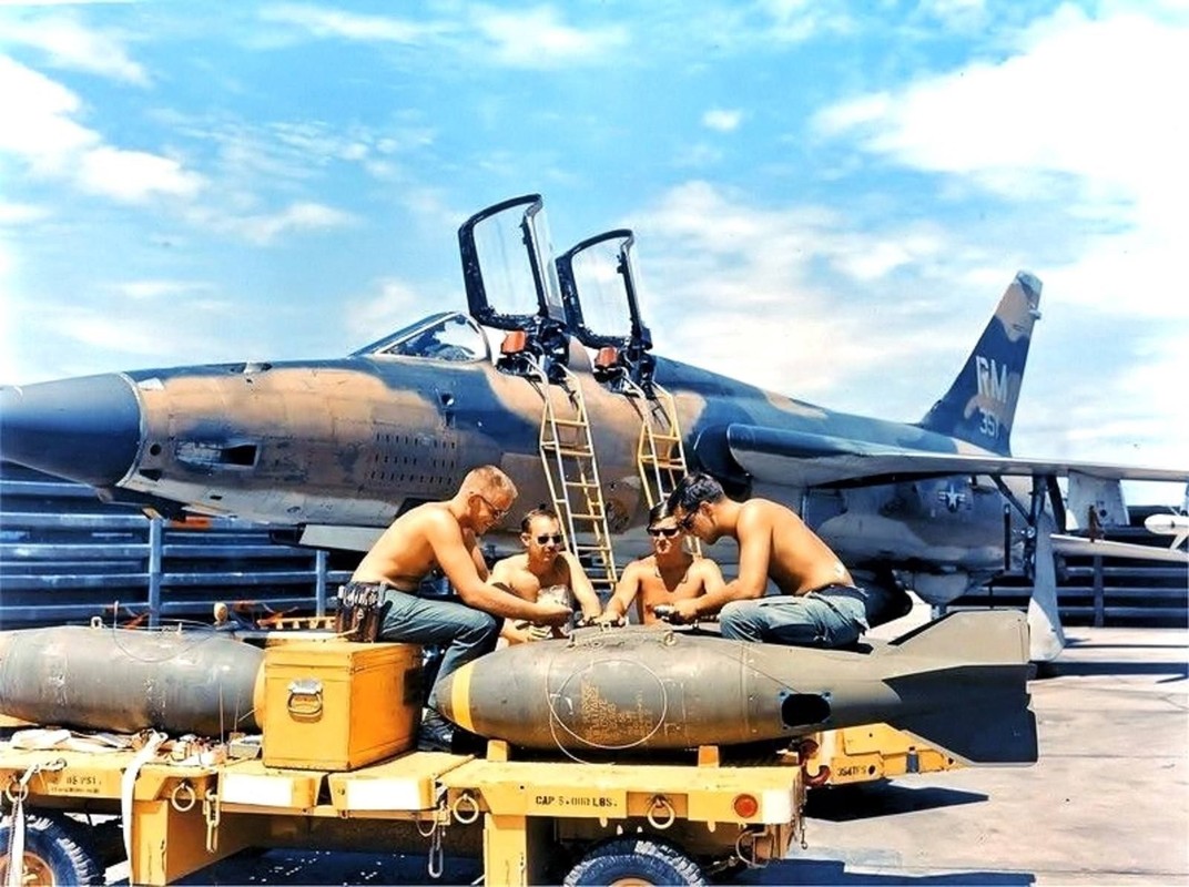 Hinh anh F-105 bi ban nat duoi van bay duoc trong chien tranh Viet Nam-Hinh-14