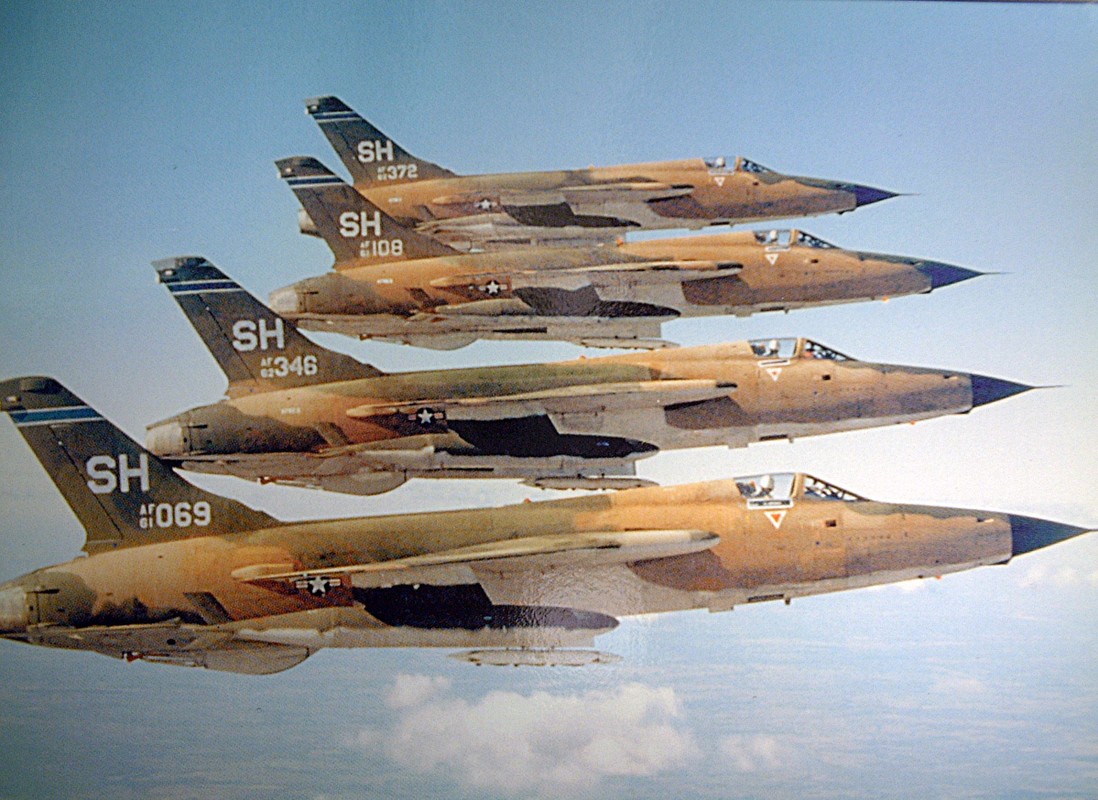 Hinh anh F-105 bi ban nat duoi van bay duoc trong chien tranh Viet Nam-Hinh-9