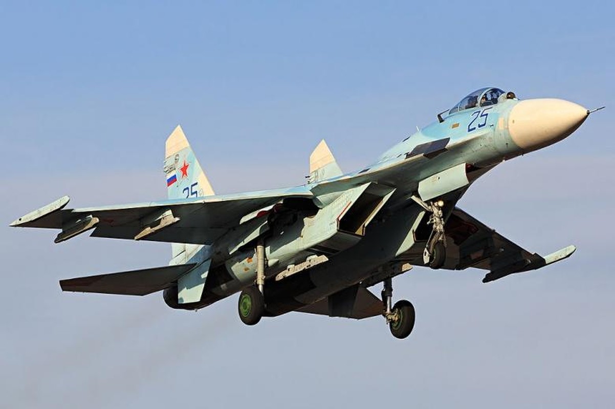 Khong quan Nga lai gap han: Su-27 roi o Bien Den, L-39 