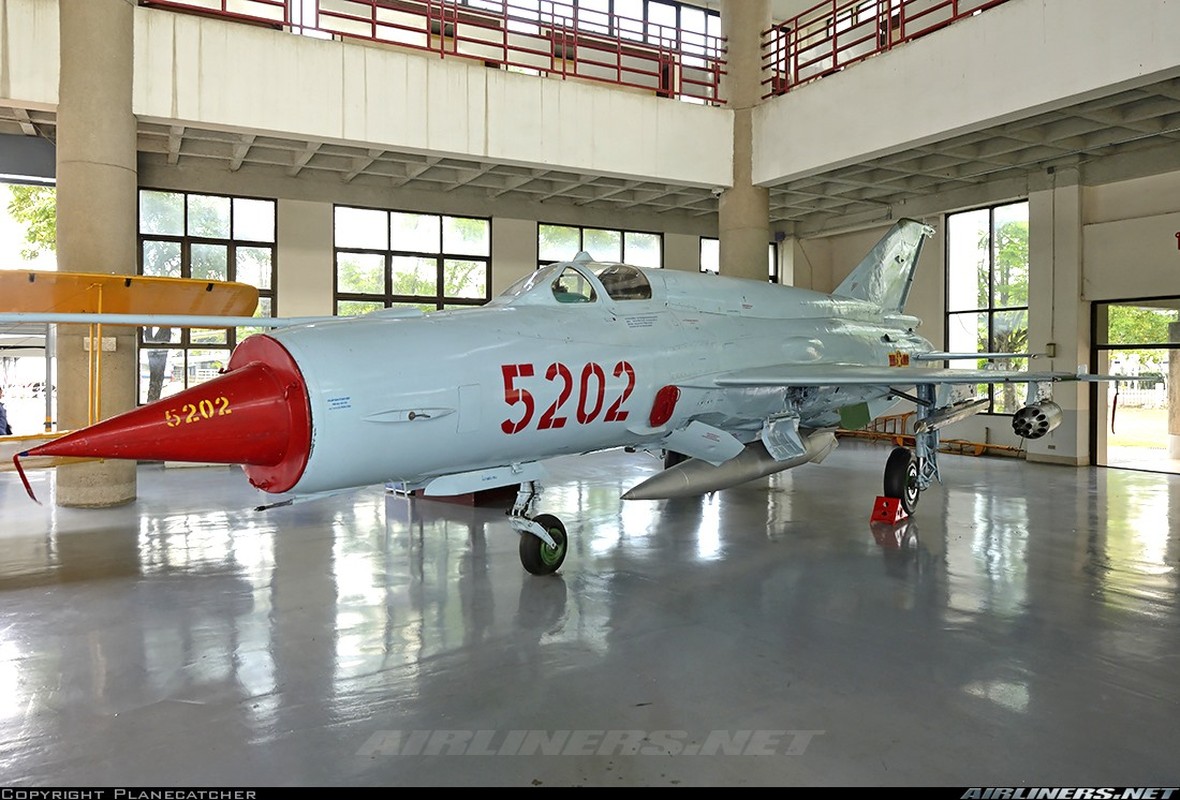 Tiem kich MiG-21MF cua Khong quan Viet Nam kieu hanh tren dat Thai Lan-Hinh-10