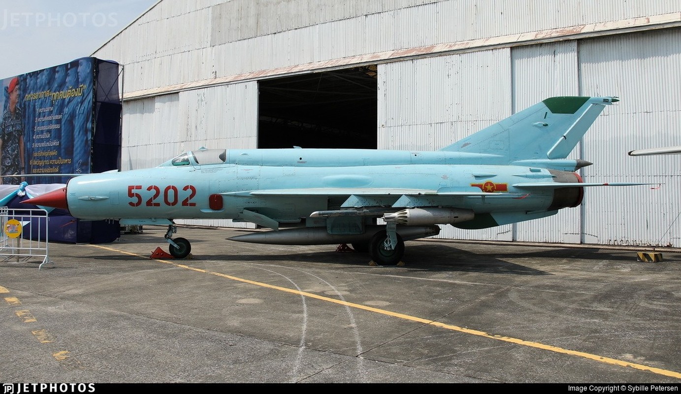 Tiem kich MiG-21MF cua Khong quan Viet Nam kieu hanh tren dat Thai Lan-Hinh-8