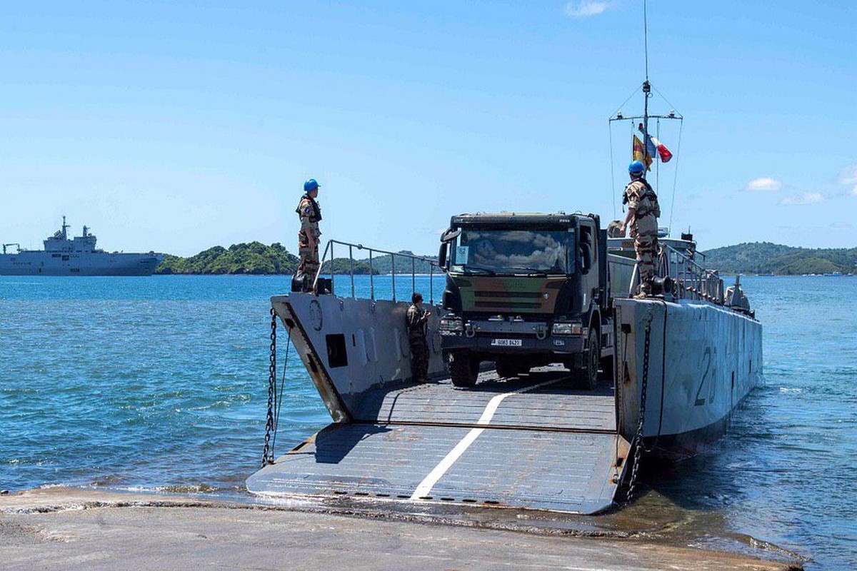 Nhin tau do bo Mistral cua Phap chuyen linh cap toc, Hai quan Nga co tiec nuoi khong?-Hinh-4