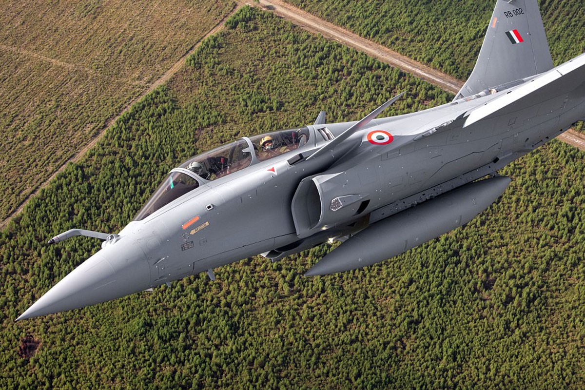 Lo chien dau co Rafale gia ty USD them mot lan 