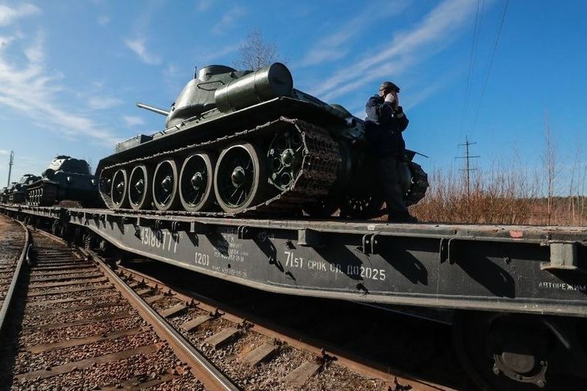 Hang loat xe tang T-34 Lien Xo duoc dai tu, san sang cho duyet binh va… dong phim-Hinh-11