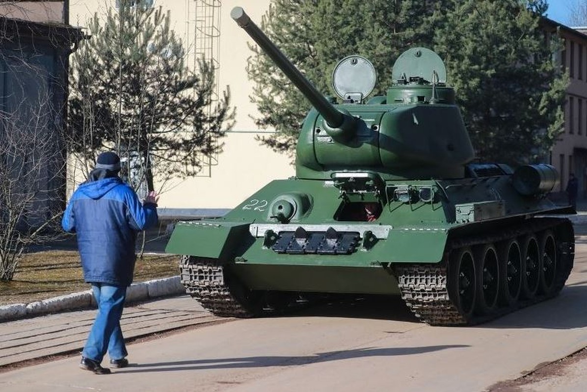 Hang loat xe tang T-34 Lien Xo duoc dai tu, san sang cho duyet binh va… dong phim-Hinh-2