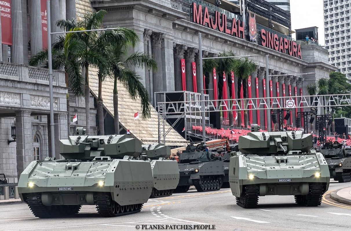 Singapore tiep tuc dat hang xe chien dau bo binh 