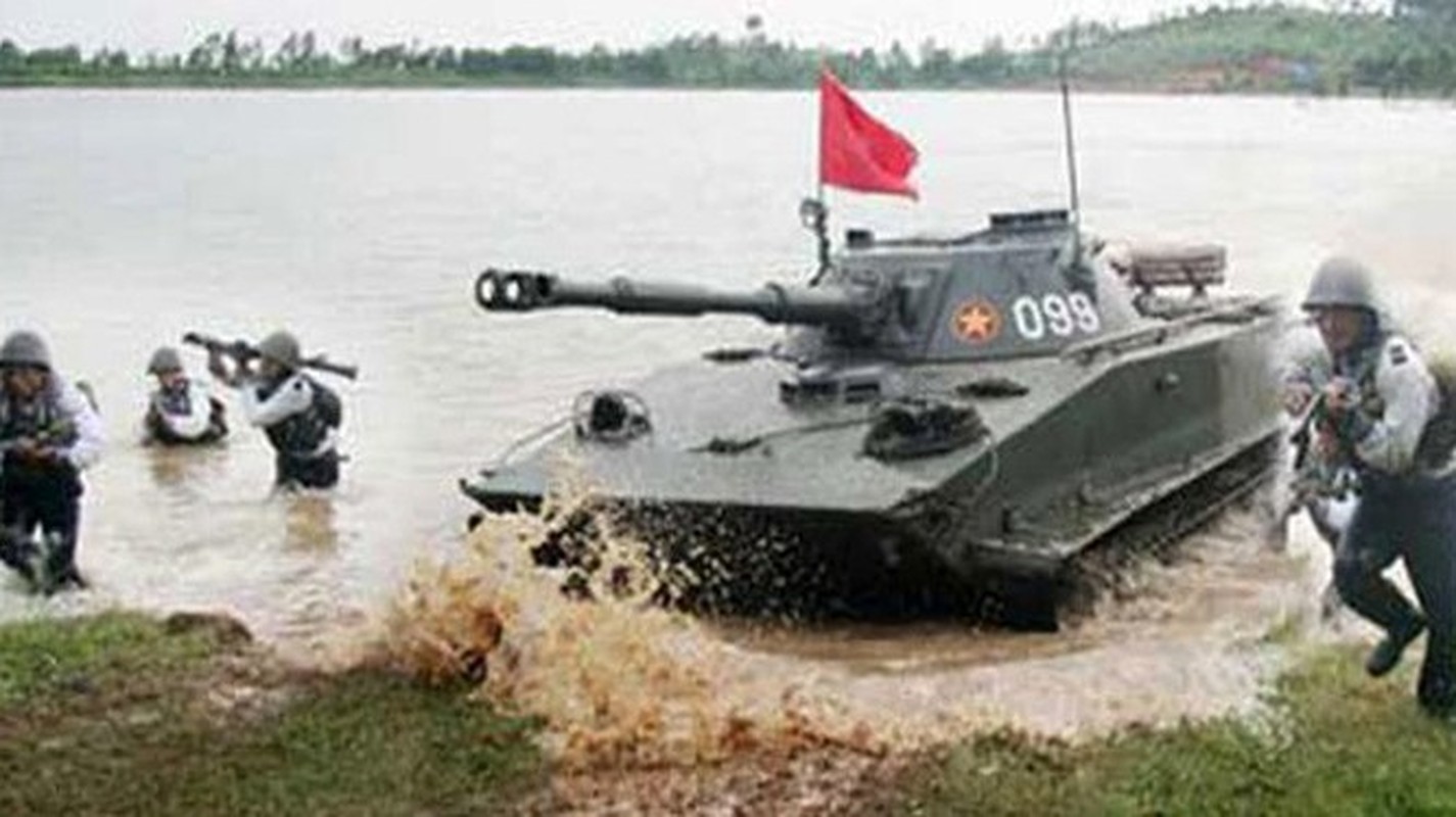 Xe tang PT-76 Viet Nam nhu moi khien 