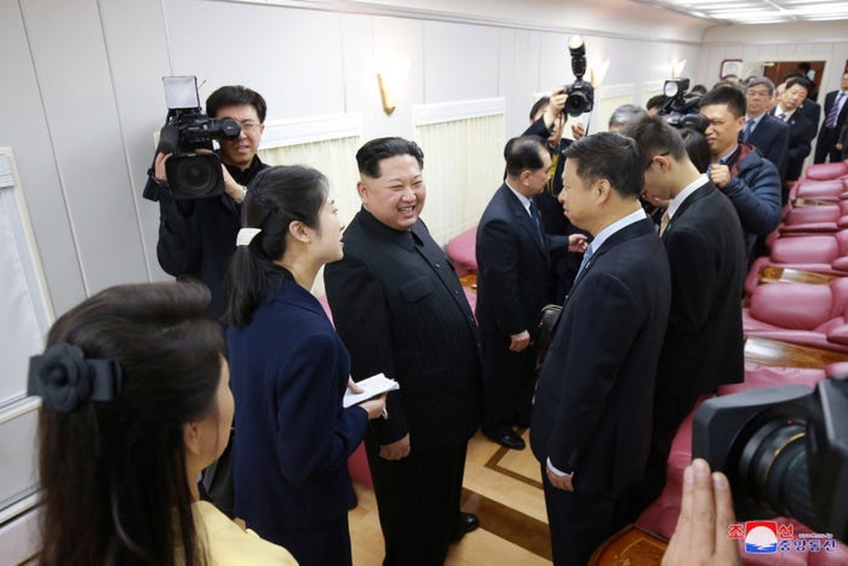 Doan tau boc thep cua ong Kim Jong Un vua di chuyen ra… gan bien?-Hinh-10