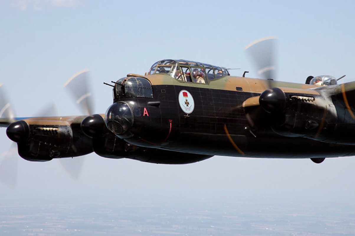 Su dang so cua may bay nem bom Avro Lancaster Mk. X-Hinh-2