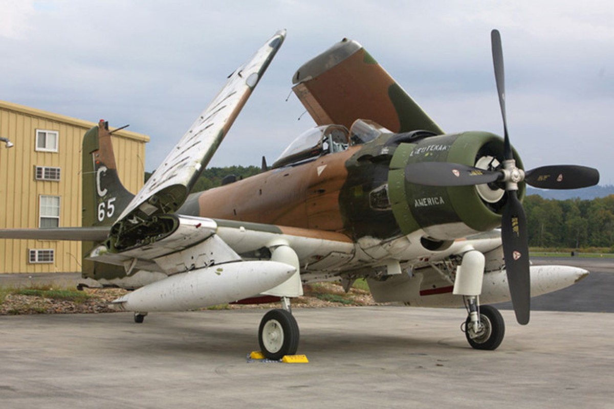 Kham pha cuong kich A-1H Skyraider tung tham chien o Dong Duong-Hinh-10