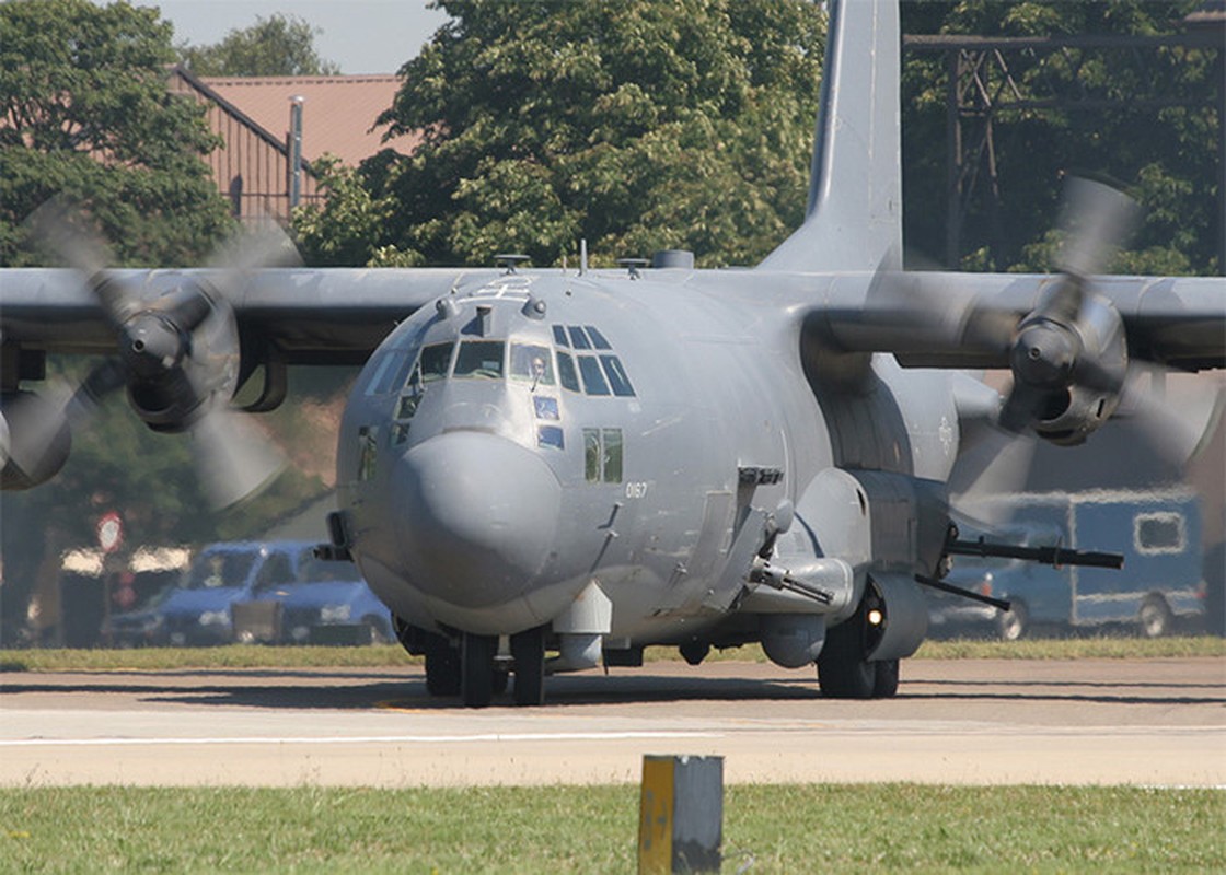 Ghe so “hung than bong dem” AC-130 cua Khong quan My-Hinh-8