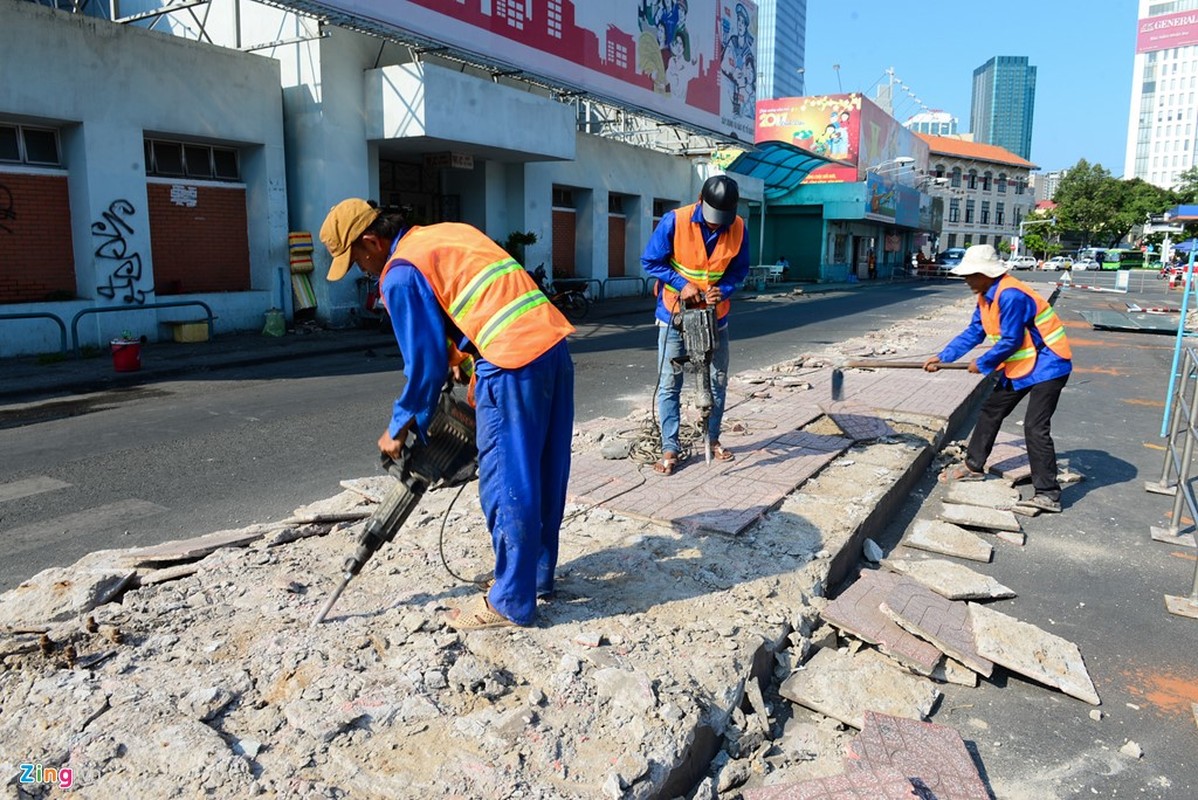 Gap rut pha do tram xe buyt Ben Thanh de thi cong metro-Hinh-3