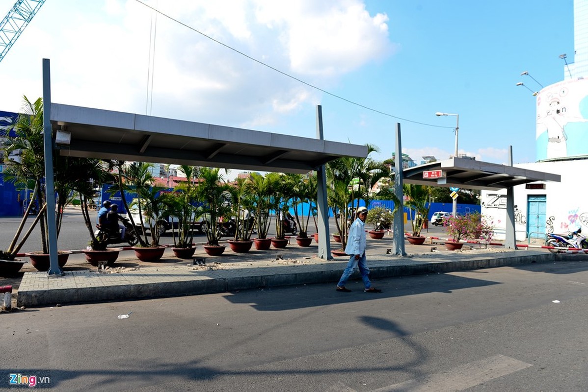 Gap rut pha do tram xe buyt Ben Thanh de thi cong metro-Hinh-5