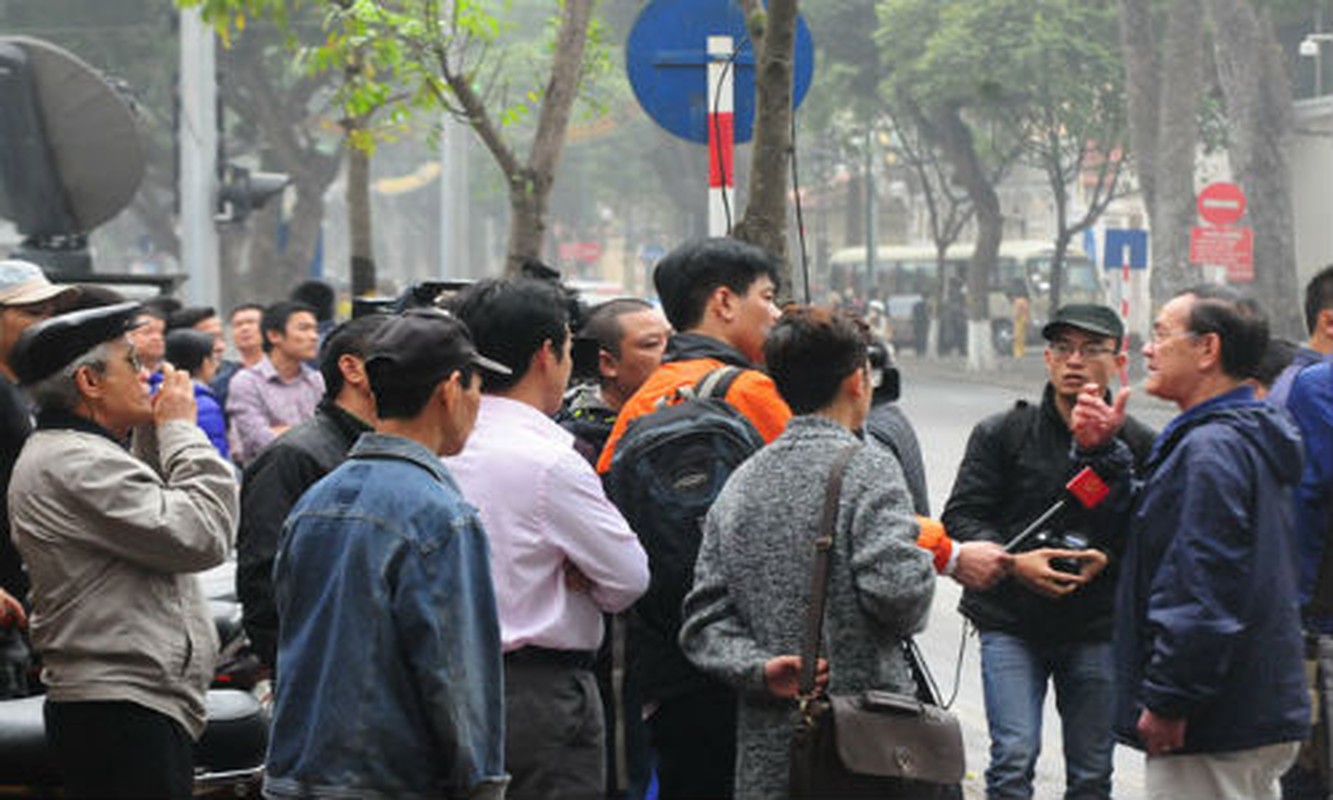 Gan tram phong vien ngong thong tin tu toa nha 8B Le Truc-Hinh-5