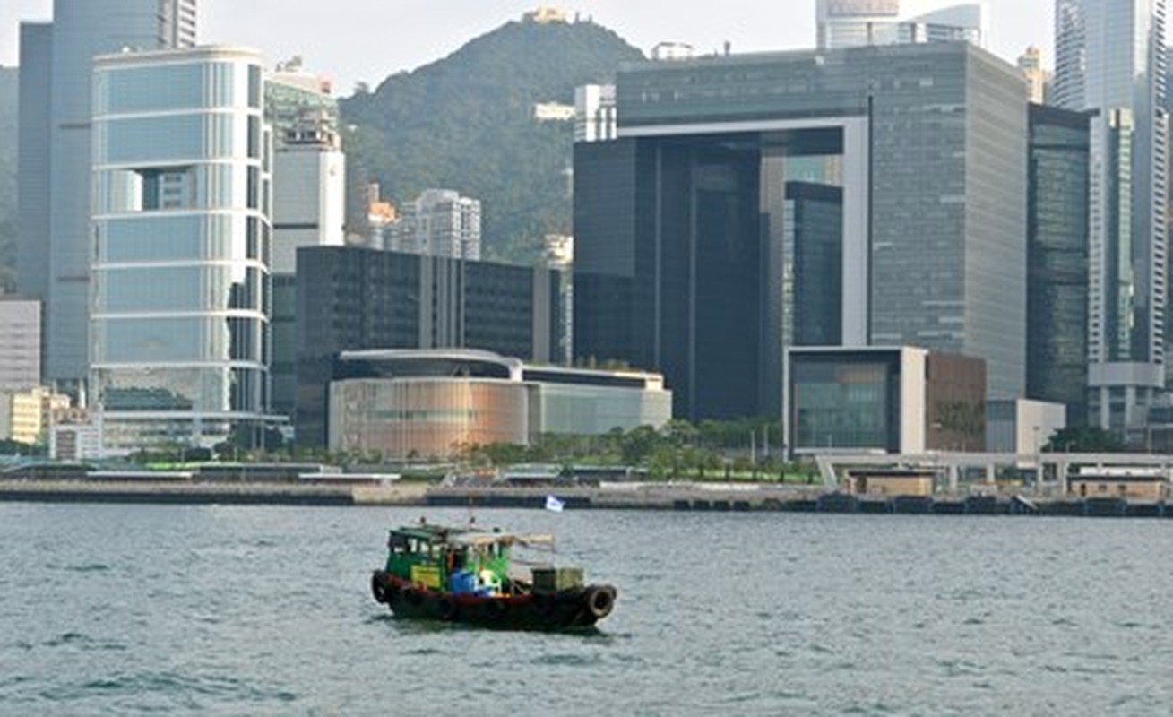 Huyen bi “long mon” tren nhung toa nha choc troi o Hong Kong-Hinh-6