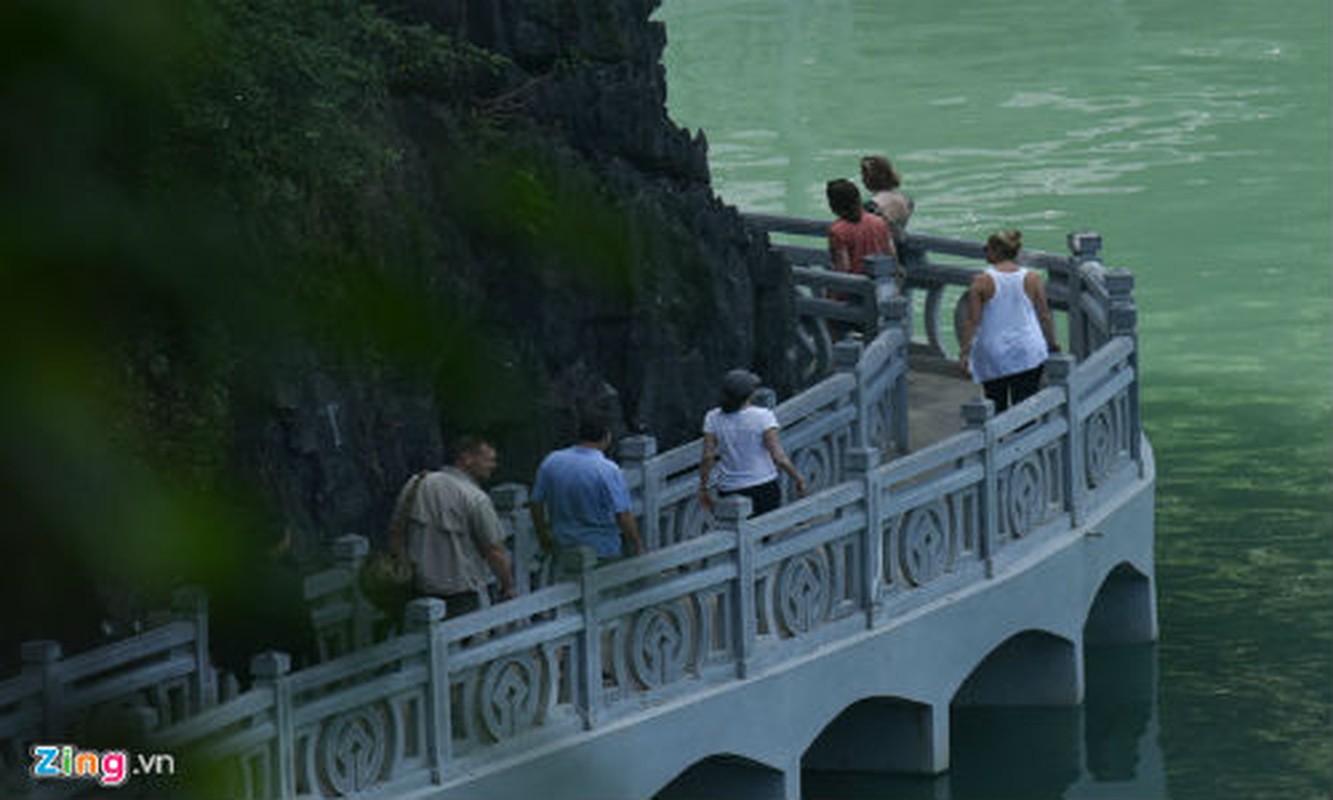 'Nu tuong' Facebook cung 2 con di du thuyen tham Vinh Ha Long-Hinh-11