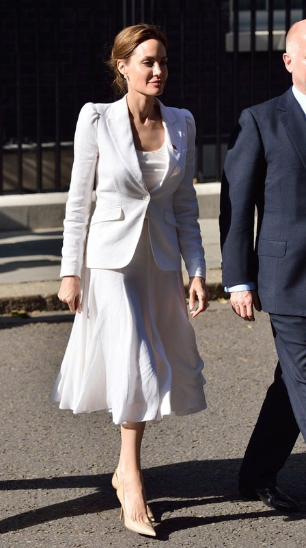 Ngam street style cuc nu tinh cua Angelina Jolie-Hinh-11