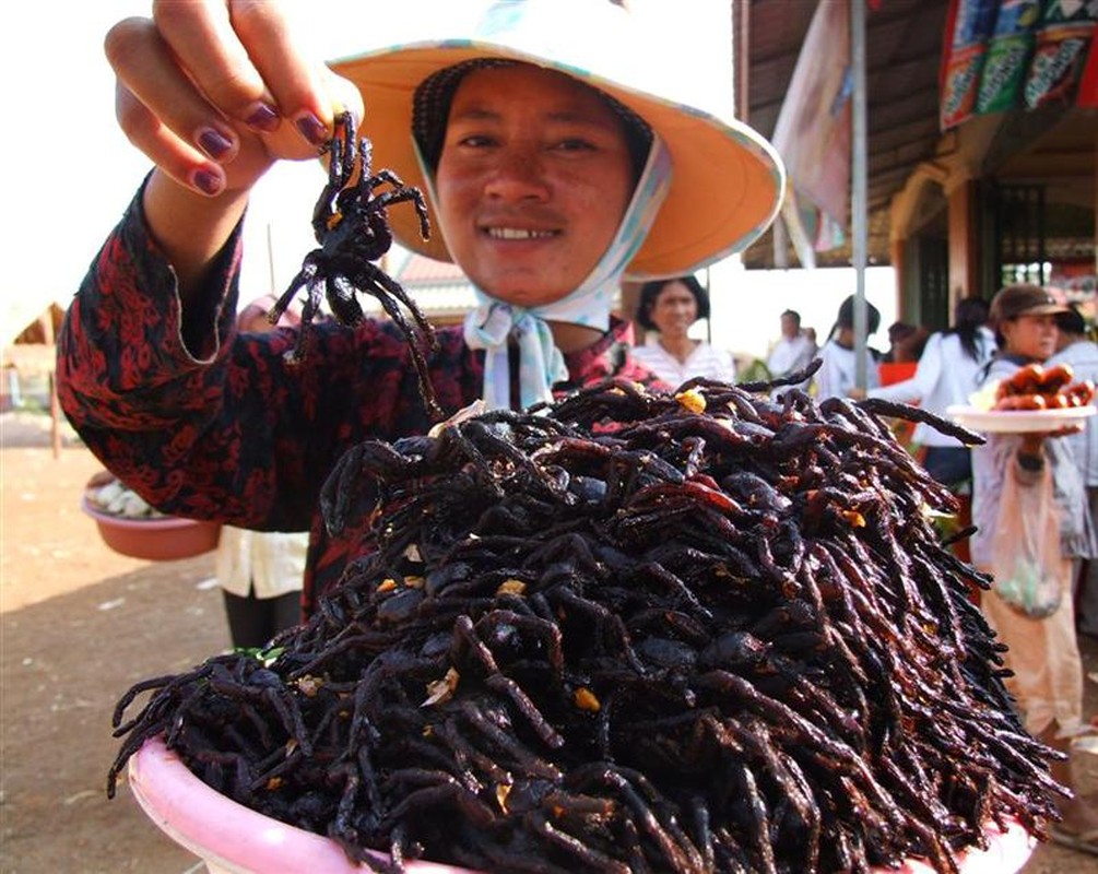 Mon an kinh di nhat Campuchia khien du khach noi da ga