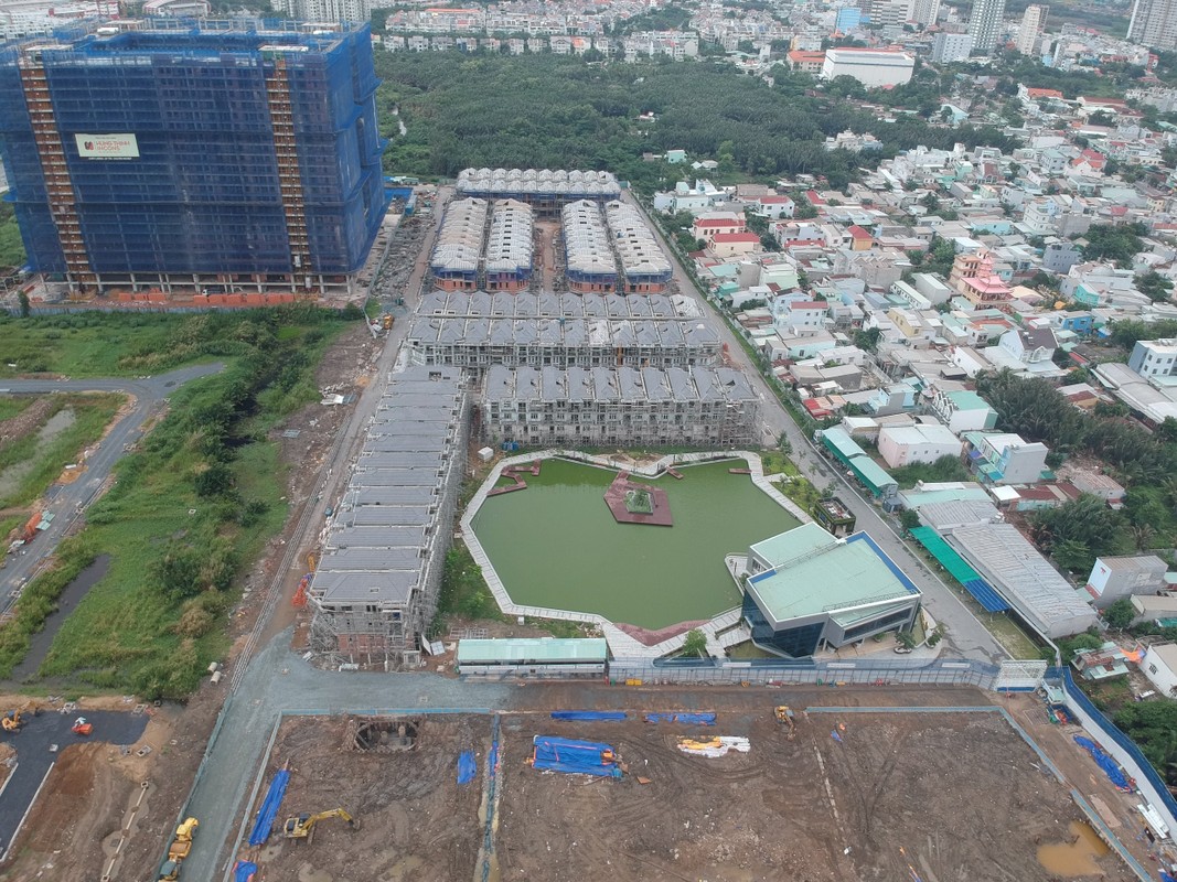 Soi 110 biet thu Green Star Sky Garden cua Hung Loc Phat xay “lui” o Sai Gon-Hinh-2